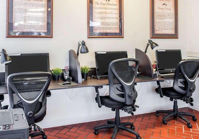 Отель Quality Inn Navajo Nation Capital