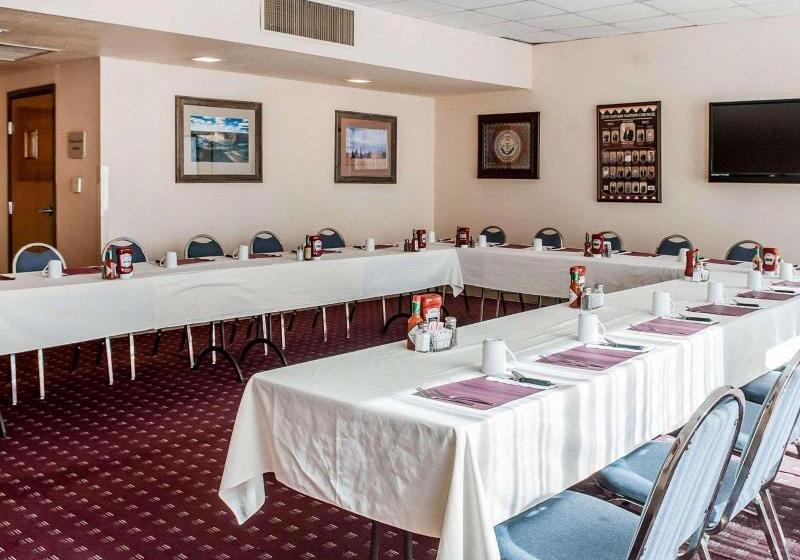 Отель Quality Inn Navajo Nation Capital