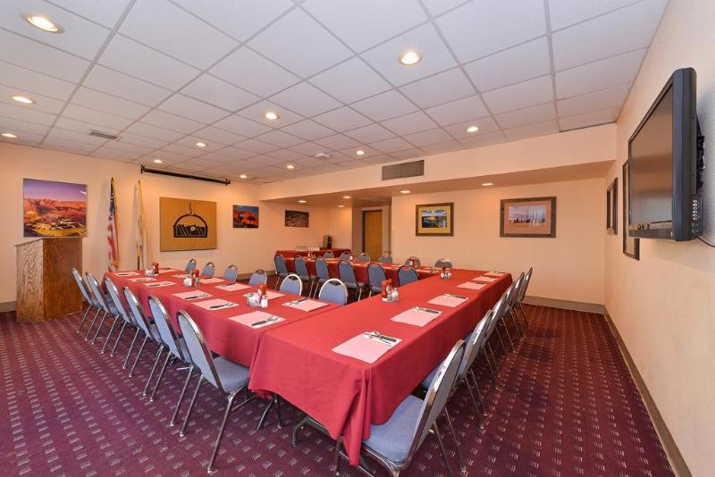 Отель Quality Inn Navajo Nation Capital