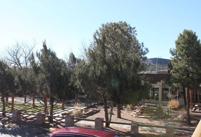 Отель Quality Inn Navajo Nation Capital