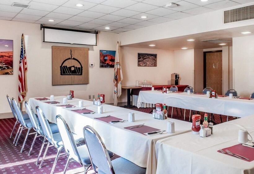 Отель Quality Inn Navajo Nation Capital