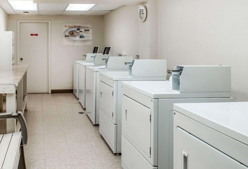 Отель Quality Inn Navajo Nation Capital