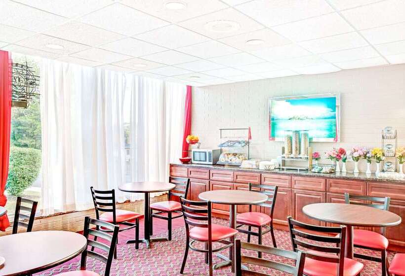 فندق Ramada By Wyndham Rockaway