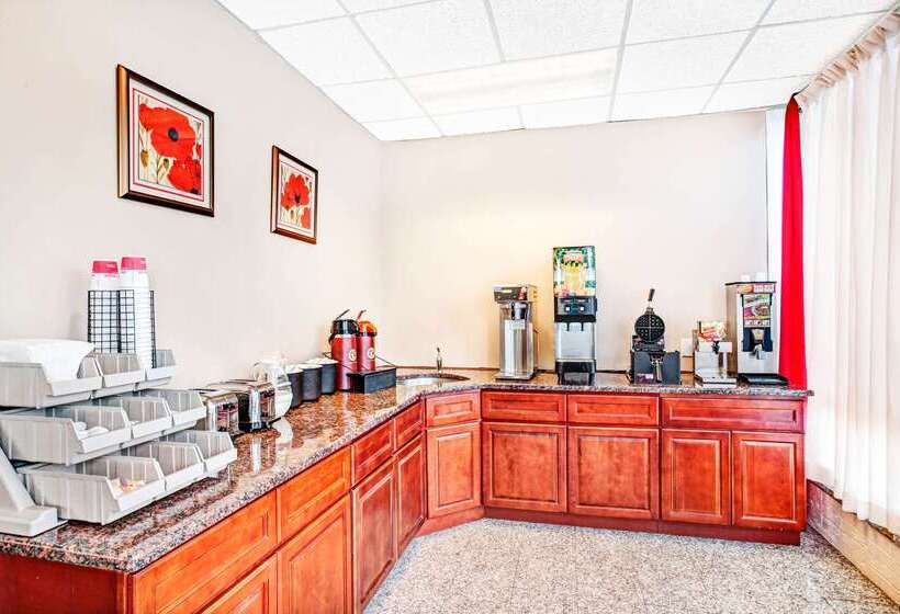 فندق Ramada By Wyndham Rockaway