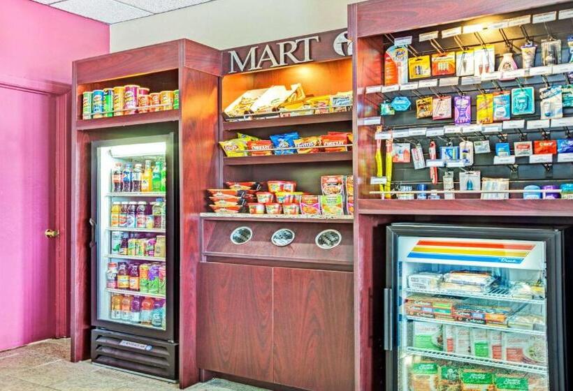 فندق Ramada By Wyndham Rockaway