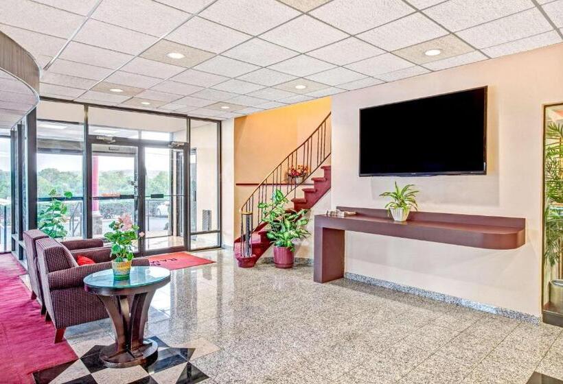 فندق Ramada By Wyndham Rockaway