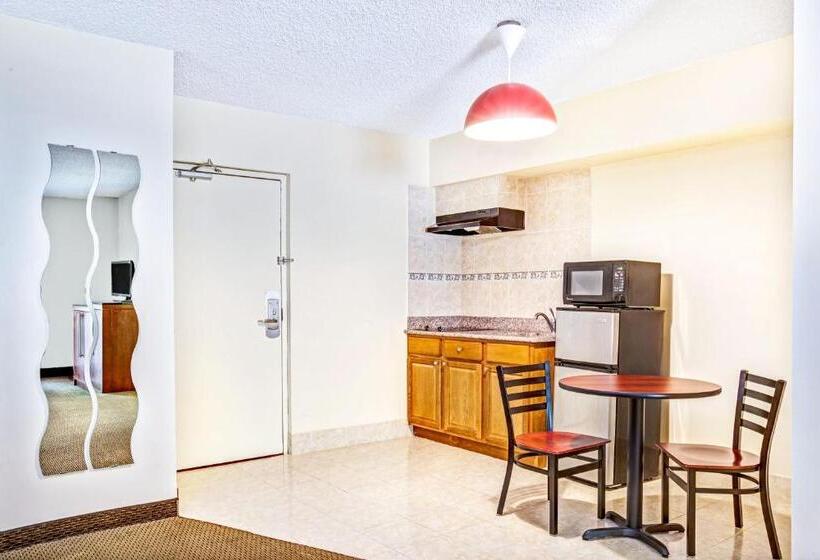 فندق Ramada By Wyndham Rockaway