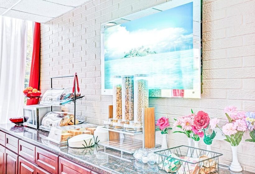 فندق Ramada By Wyndham Rockaway