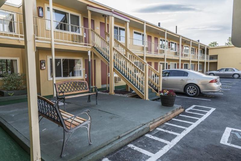 Отель Red Lion Inn & Suites Yakima