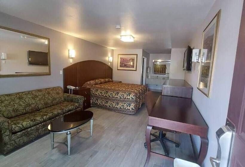 בית מלון כפרי Regency Inn Norco