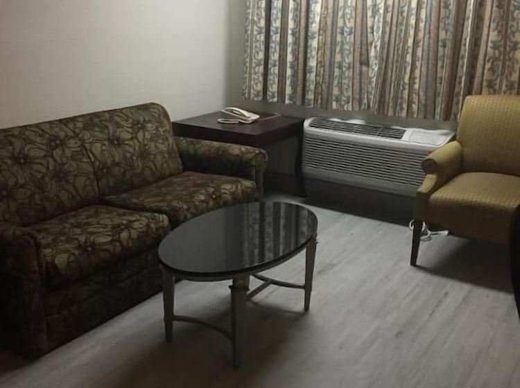 בית מלון כפרי Regency Inn Norco