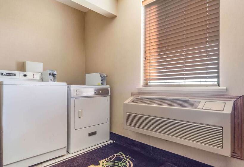 فندق Rodeway Inn