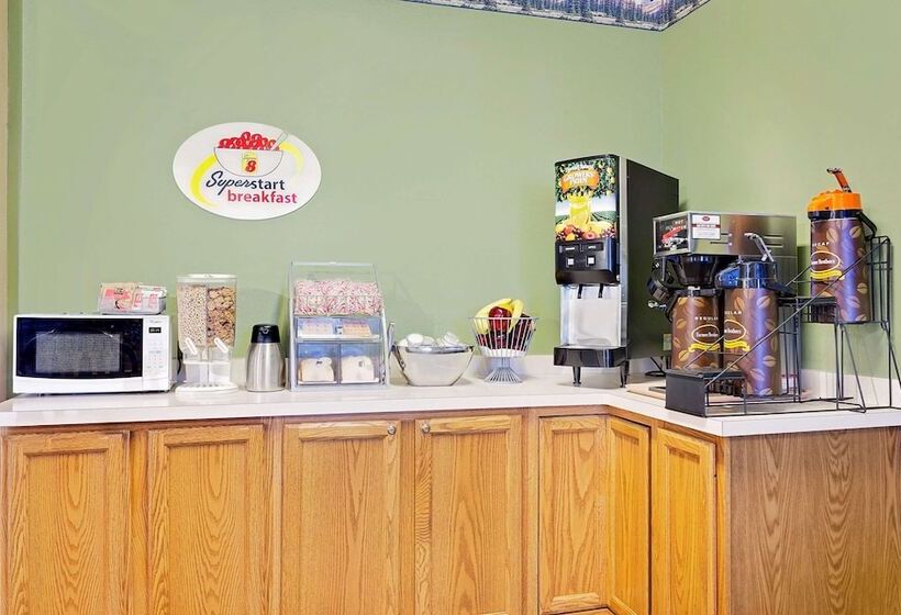 فندق Super 8 By Wyndham Cut Bank