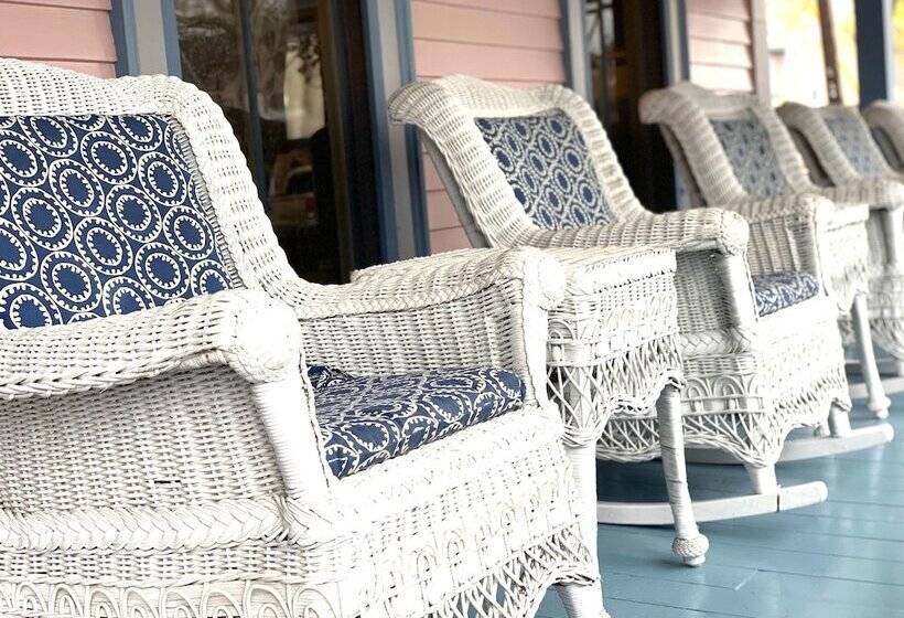 فندق The Oak Bluffs Inn