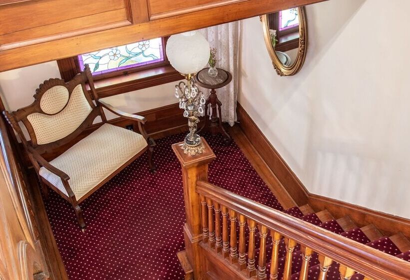 酒店 The Oaks Victorian Inn