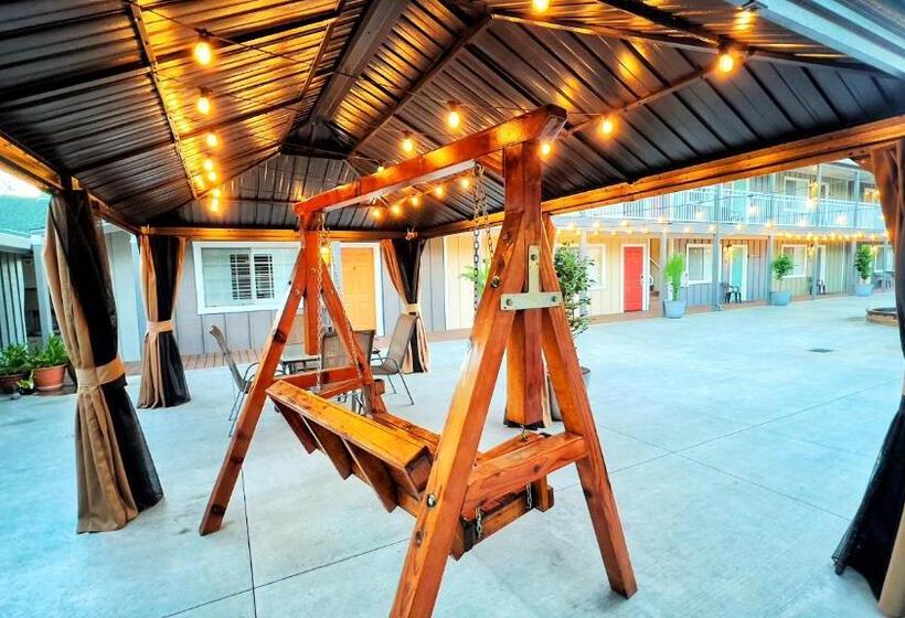 ホテル The Old West Inn