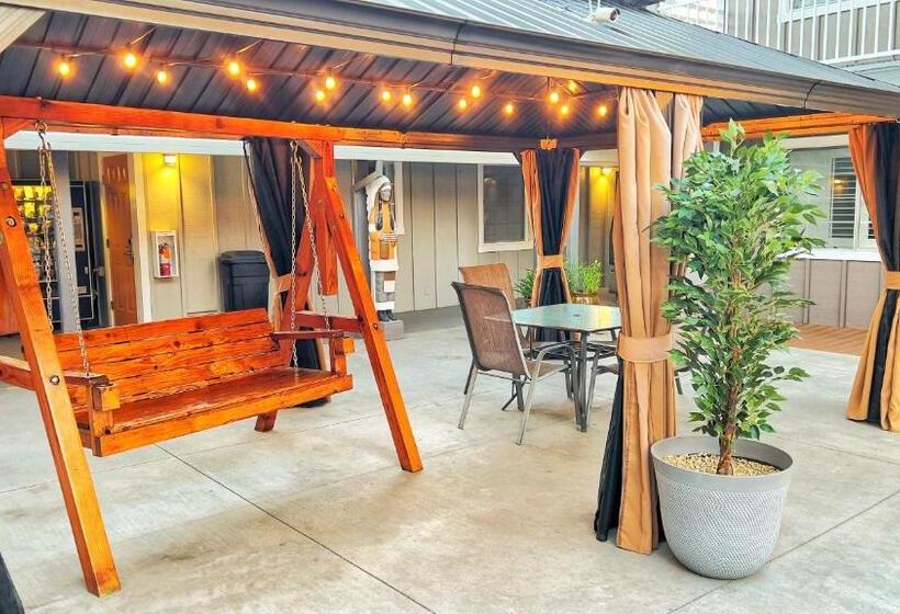 ホテル The Old West Inn