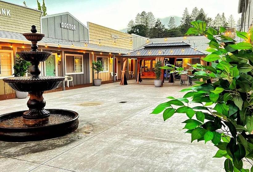 ホテル The Old West Inn