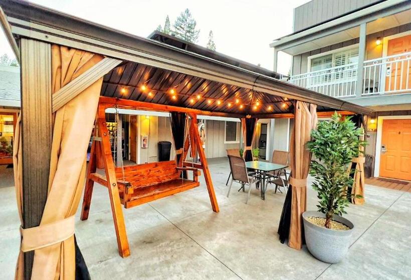 ホテル The Old West Inn