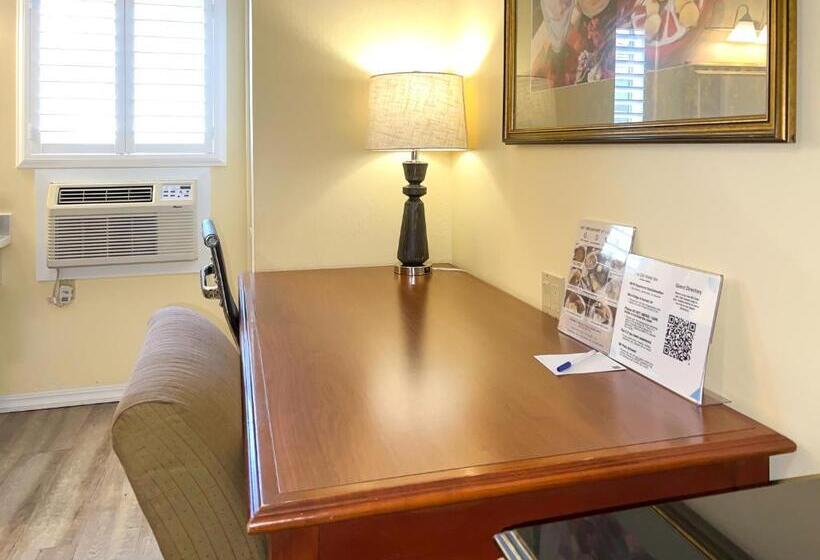 ホテル The Old West Inn