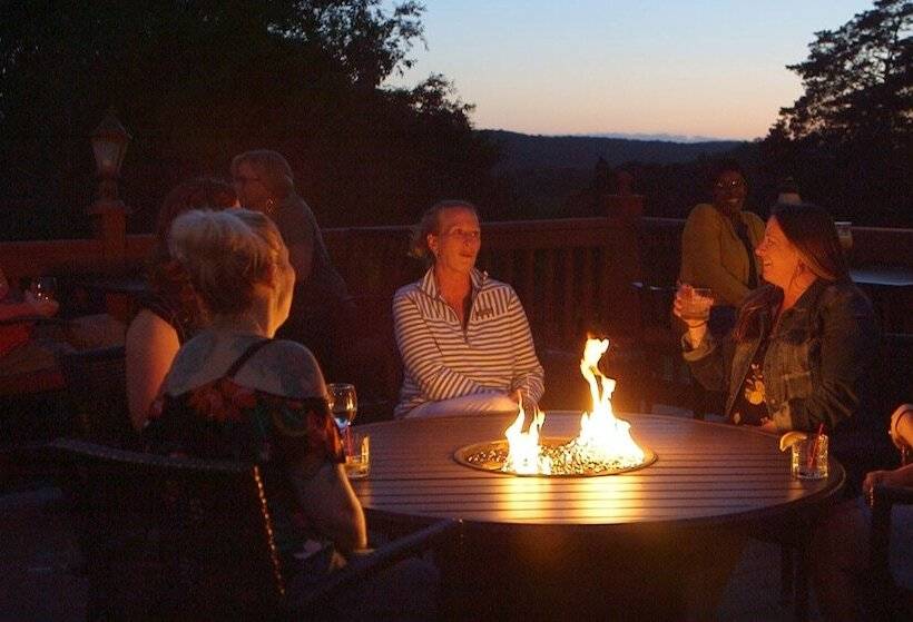 בית מלון כפרי The Spa At Norwich Inn