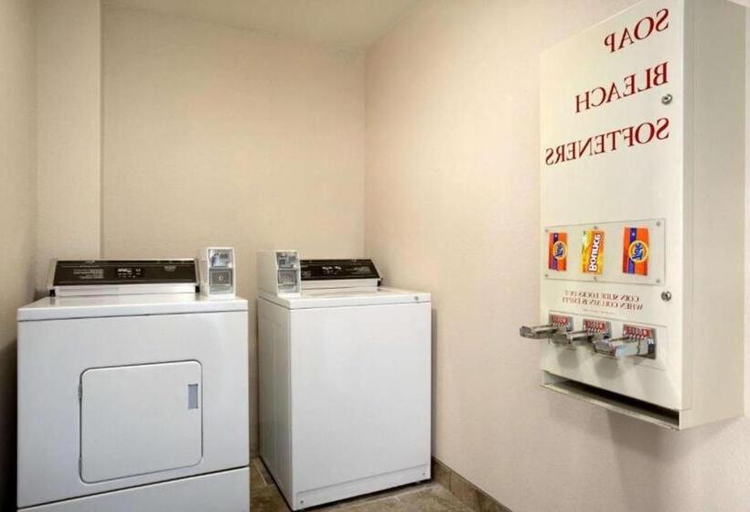 ホテル Travelodge By Wyndham Cheyenne