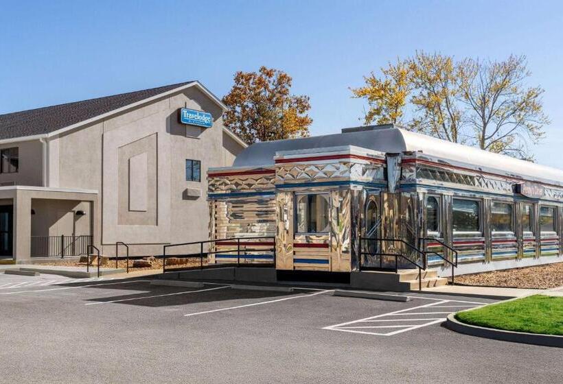 فندق Travelodge By Wyndham Dexter