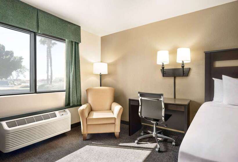 فندق Travelodge By Wyndham Yuma