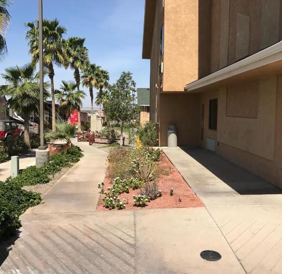 فندق Travelodge By Wyndham Yuma