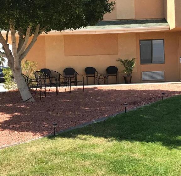 فندق Travelodge By Wyndham Yuma