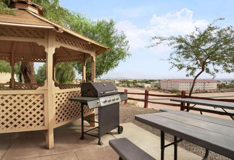 فندق Travelodge By Wyndham Yuma