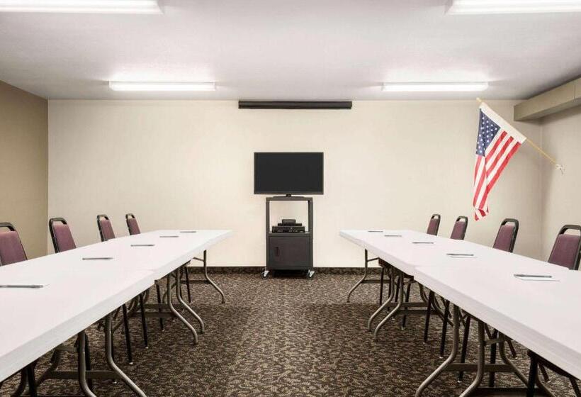 فندق Travelodge By Wyndham Yuma