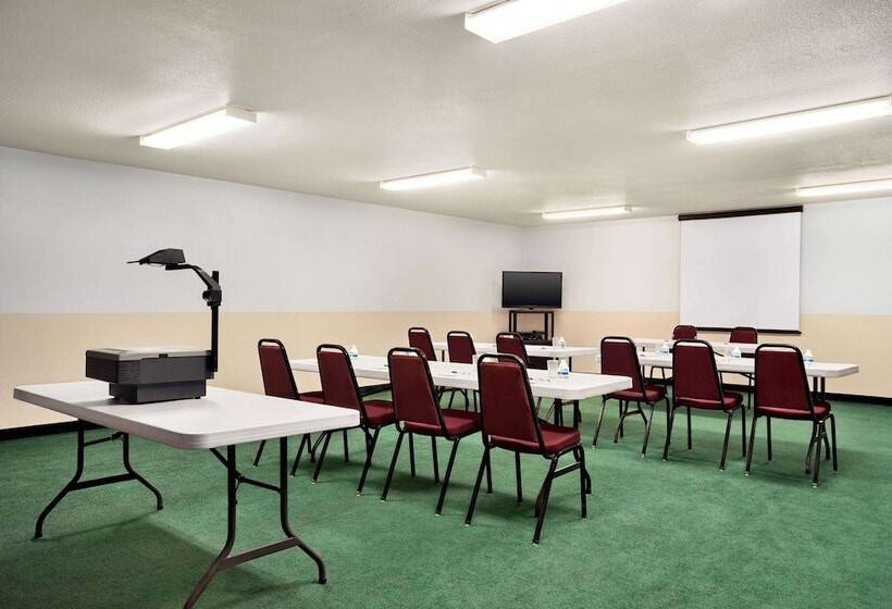 فندق Travelodge By Wyndham Yuma