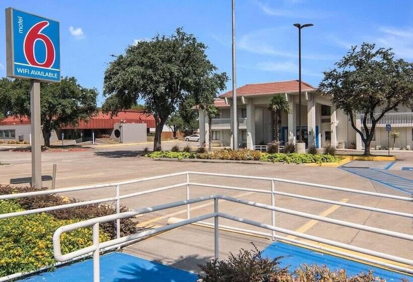 Motel 6addison, Tx  Dallas