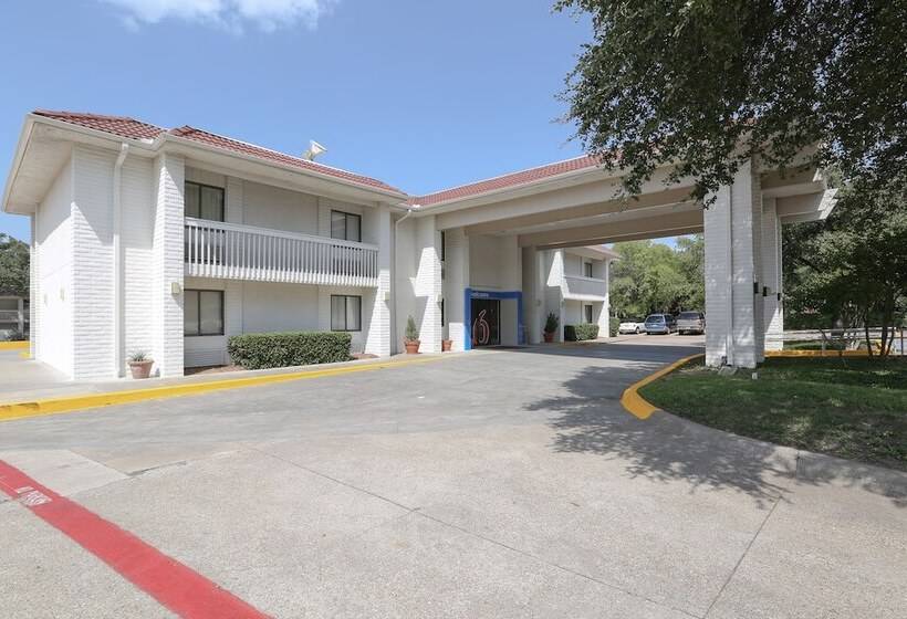 Motel 6addison, Tx  Dallas