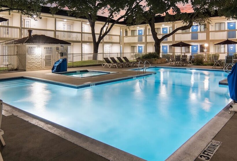 Motel 6addison, Tx  Dallas