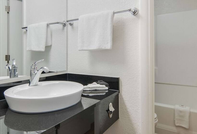 Motel 6addison, Tx  Dallas