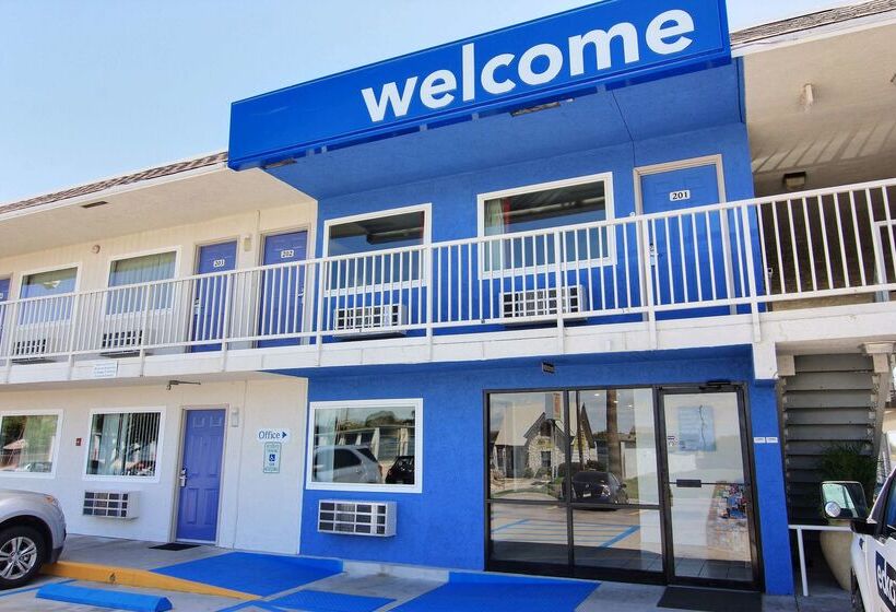 Motel 6corpus Christi, Tx  East  North Padre Island