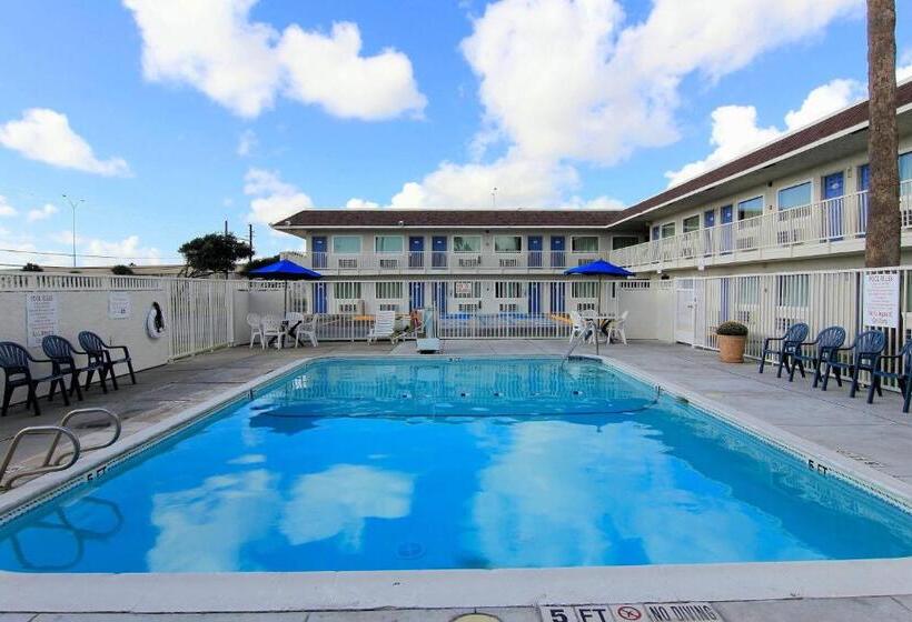 Motel 6corpus Christi, Tx  East  North Padre Island