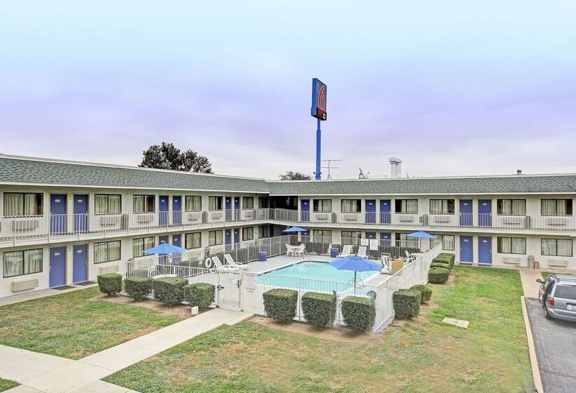 Motel 6 San Marcos, Tx