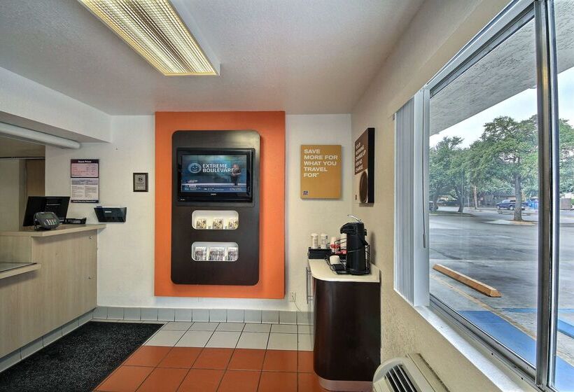 Motel 6 San Marcos, Tx