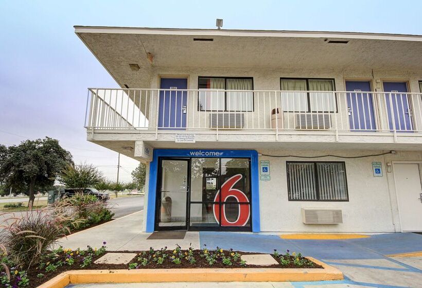 Motel 6 San Marcos, Tx