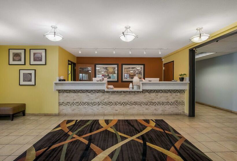 فندق على الطريق Americas Best Value Sandman Inn
