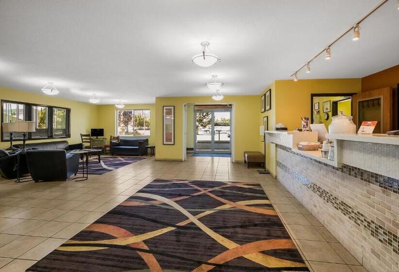 فندق على الطريق Americas Best Value Sandman Inn