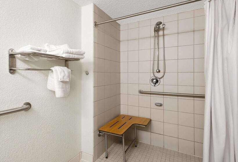 모텔 Days Inn By Wyndham Geneva/finger Lakes