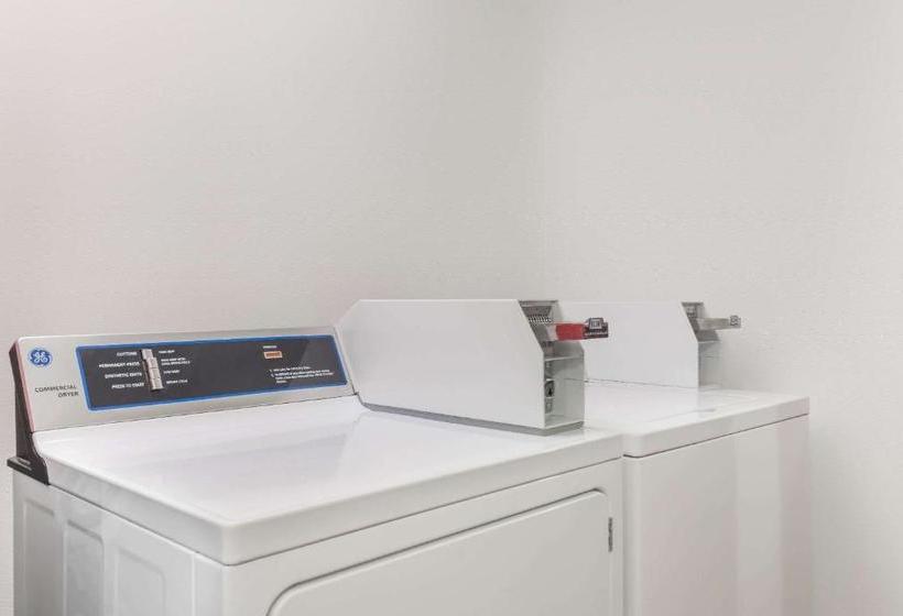 مُتل Days Inn By Wyndham Lenox Ma