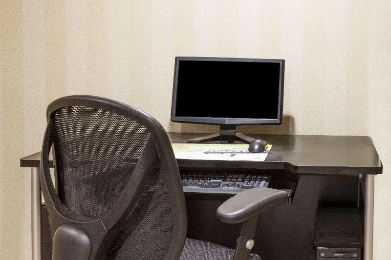 فندق على الطريق Days Inn By Wyndham Utica