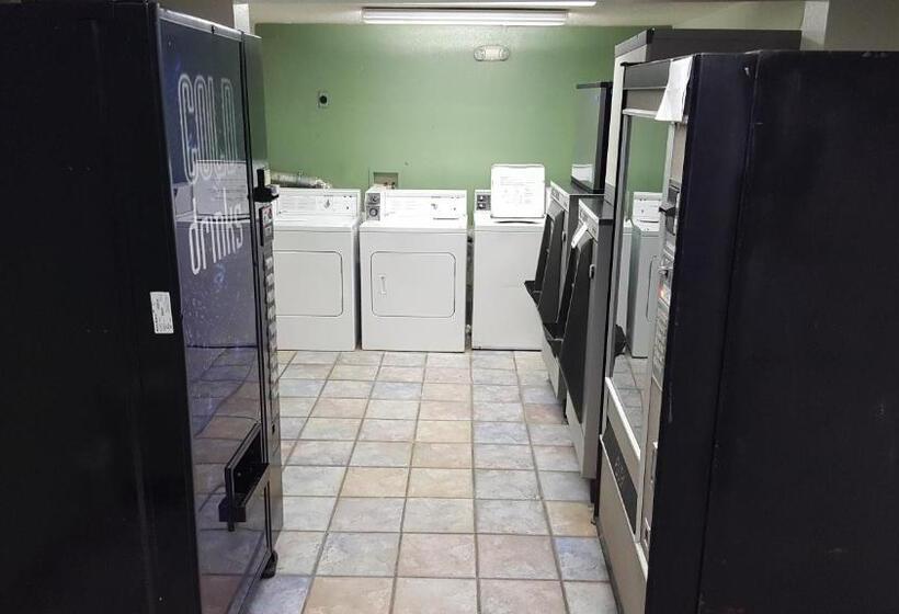 모텔 Mentor Home Inn And Suites