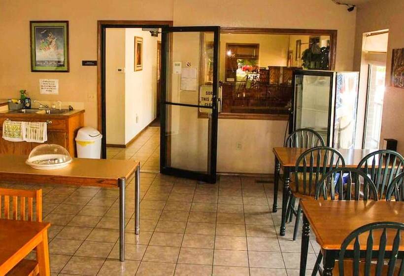 モーテル Oakhill Inn And Suites