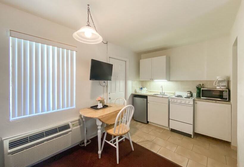 מוטל Ocean Court Beachfront